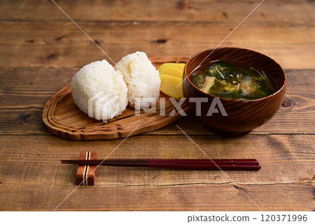 鹽味噌湯 120371996