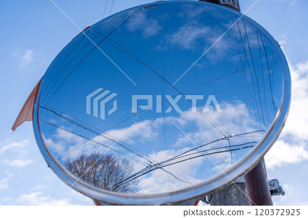 Winter sky and power lines reflected in the mirror 120372925