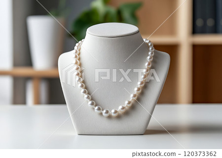 Classic white pearl necklace displayed on a mannequin 120373362