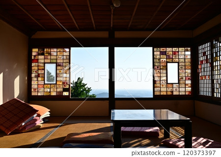 Japanese corner room 120373397