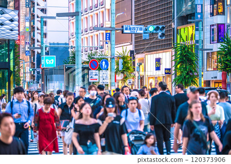 Tokyo cityscape in Japan Inbound tourism revival... It's like a foreign country... Ginza bustling with foreign tourists. Towards an era of hope = 3rd 120373906