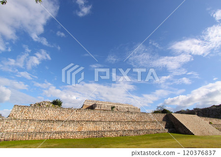 Maya ruins of Kabah temple, Yucatan, Mexico Maya ruins of Kabah temple, Yucatan, Mexico 120376837