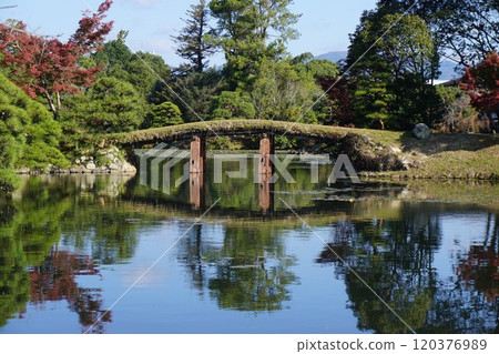 Shurakuen, a strolling Japanese garden in Tsuyama, Okayama Prefecture: Earthen bridge over Momiji Island Shurakuen, a strolling Japanese garden in Tsuyama, Okayama Prefecture: Earthen bridge over Momiji Island 120376989