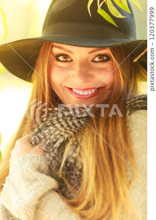 Attractive girl warm herself Attractive girl warm herself 120377999