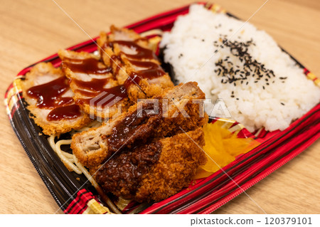 A very delicious bento box I bought at a Japanese supermarket A very delicious bento box I bought at a Japanese supermarket 120379101