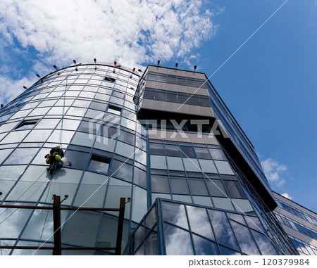 Climber clean windows 120379984