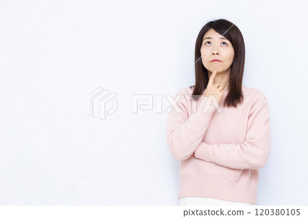 A woman who is seriously worried 120380105