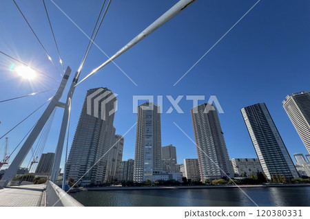 Tatsumi Sakurabashi Bridge and the tower apartment complex in Shinonome, Koto Ward Tatsumi Sakurabashi Bridge and the tower apartment complex in Shinonome, Koto Ward 120380331