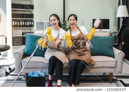 Online cleaning service, Office cleaning service clean, Professional Housekeeping. Online cleaning service, Office cleaning service clean, Professional Housekeeping. 120380547