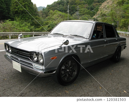 開一輛舊車 120381503