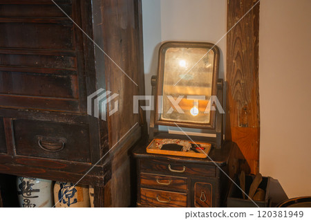 復古梳妝台和抽屜櫃【舊山邊校舍】 復古梳妝台和抽屜櫃【舊山邊校舍】 120381949