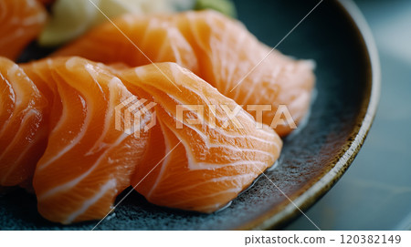 一盘新鲜的三文鱼肉图片 120382149