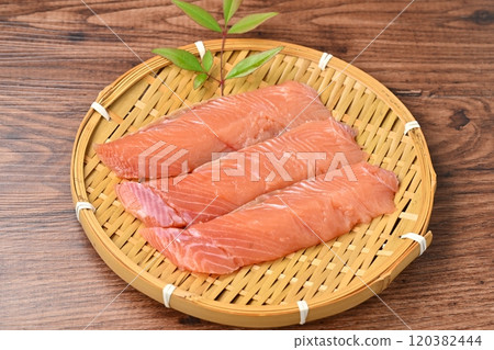 Unheated, uncooked food, raw salmon, salmon, fillets, cuts, from Hokkaido. 120382444