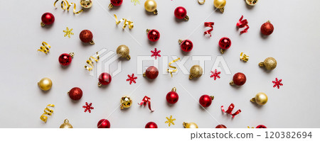 Christmas composition. a pattern of christmas balls on colored background. Flat lay, top view New year decor 120382694
