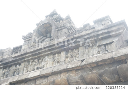 婆羅浮屠遺址，方形平台上的佛像[印尼日惹] 120383214