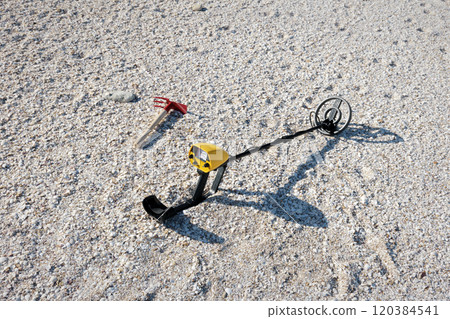Metal detector on the beach. 120384541