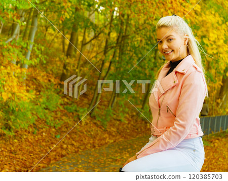 Fashion woman walking in autumn park Fashion woman walking in autumn park 120385703