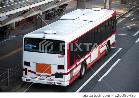 京阪巴士在寢屋川市站東扶輪停靠 120386456