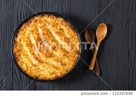 vegan shepherds pie of lentils with mashed potato 120387696