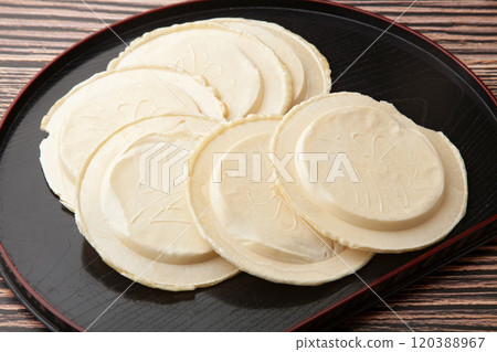 Rice crackers with rice cracker soup Rice crackers with rice cracker soup 120388967