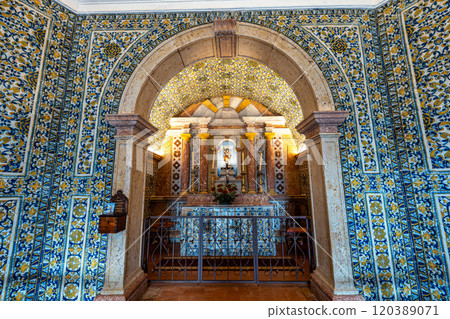 Interior of the unusual Saint Sebastian Chapel Sao Sebastiao in Ericeira, Portugal. Overlooking the Atlantic Ocean 120389071