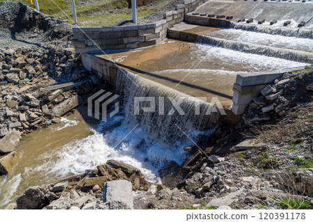 chute dentate blocks in cascade concrete water spillway channel 120391178