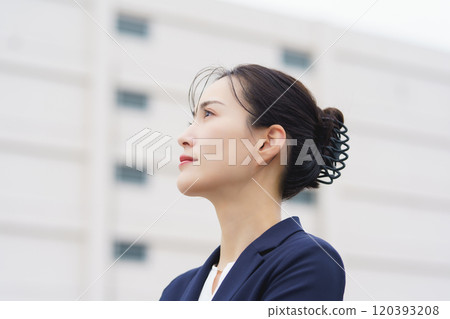 職業婦女被選為專案負責人 職業婦女被選為專案負責人 120393208