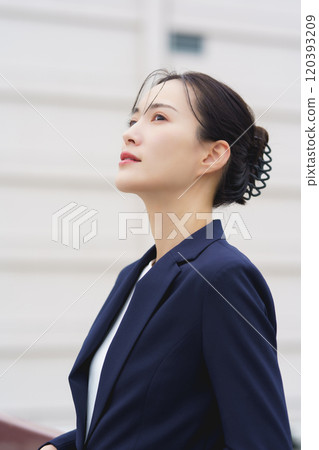 職業婦女被選為專案負責人 職業婦女被選為專案負責人 120393209