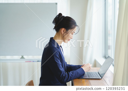 A career woman who was selected as a project leader A career woman who was selected as a project leader 120393231