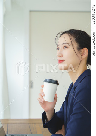 職業婦女被選為專案負責人 120393272