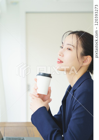 職業婦女被選為專案負責人 職業婦女被選為專案負責人 120393273