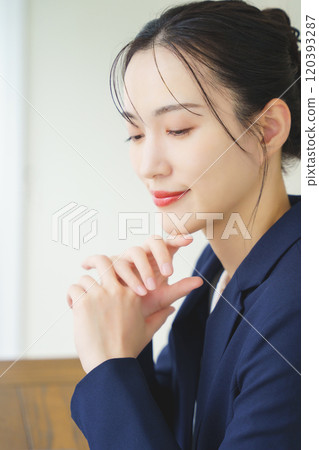 職業婦女被選為專案負責人 120393287