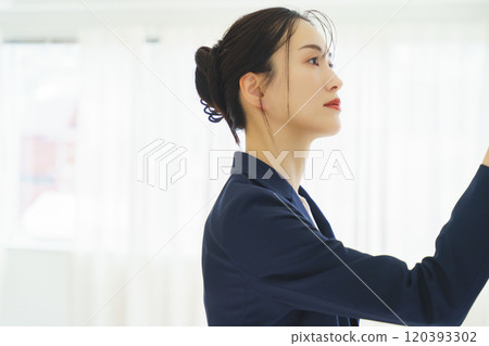 職業婦女被選為專案負責人 職業婦女被選為專案負責人 120393302