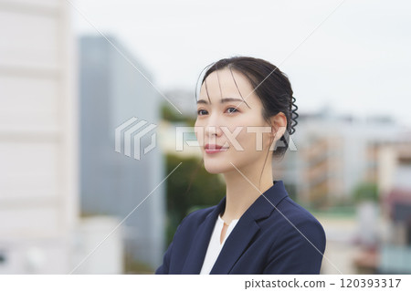 A career woman who was selected as a project leader A career woman who was selected as a project leader 120393317