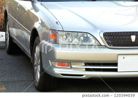 Car Image: Toyota's discontinued sedan, Toyota Cresta 120394039