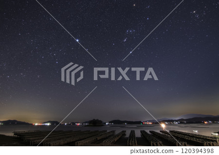 早春瀨戶內海星景:獵戶座向西傾斜 早春瀨戶內海星景:獵戶座向西傾斜 120394398