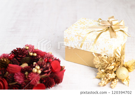 Christmas image (present) 120394702