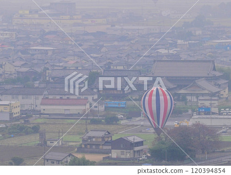 Omi Railway trains and hot air balloons in the mist - Lake Biwa Higashi Omi Balloon Fiesta 2024 Omi Railway trains and hot air balloons in the mist - Lake Biwa Higashi Omi Balloon Fiesta 2024 120394854
