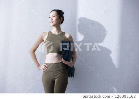 Woman in yoga wear Woman in yoga wear 120395168