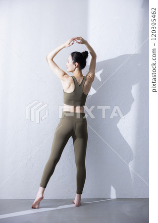 Woman in yoga wear Woman in yoga wear 120395462