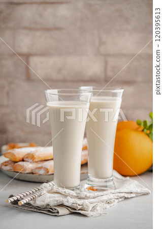 Typical Valencian products 120395613