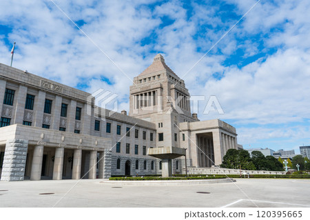 政治中心國會議事堂的清新藍天與風景 | 10 月拍攝 | 東京千代田區永田町 政治中心國會議事堂的清新藍天與風景 | 10 月拍攝 | 東京千代田區永田町 120395665