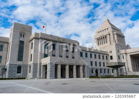 政治中心國會議事堂的清新藍天與風景 | 10 月拍攝 | 東京千代田區永田町 政治中心國會議事堂的清新藍天與風景 | 10 月拍攝 | 東京千代田區永田町 120395667