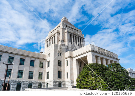 政治中心國會議事堂的清新藍天與風景 | 10 月拍攝 | 東京千代田區永田町 120395689