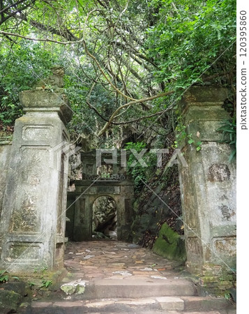 The power spot of Da Nang, Vietnam, "Marble Mountains" The power spot of Da Nang, Vietnam, "Marble Mountains" 120395860