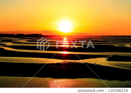 [大分縣]在壯觀的一天在Matama海灘日落 120396234