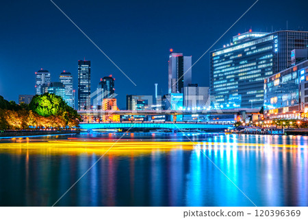 Night view of Osaka's waterfront: Tenmabashi Bridge 120396369