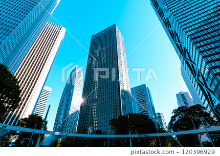 新宿副中心北通交叉路口和摩天大樓 2024.11 A-4 淺色 120396929