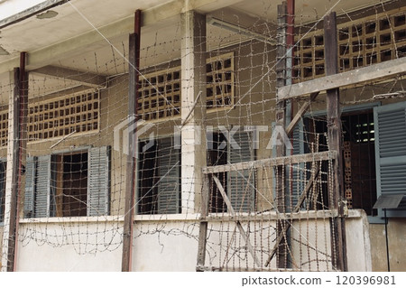 金邊吐斯廉營地的建築 120396981