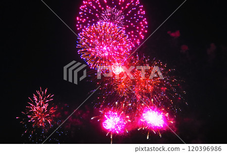 Scenes from the joint fireworks display of the 2024 Todabashi Fireworks Festival and the Itabashi Fireworks Festival Scenes from the joint fireworks display of the 2024 Todabashi Fireworks Festival and the Itabashi Fireworks Festival 120396986